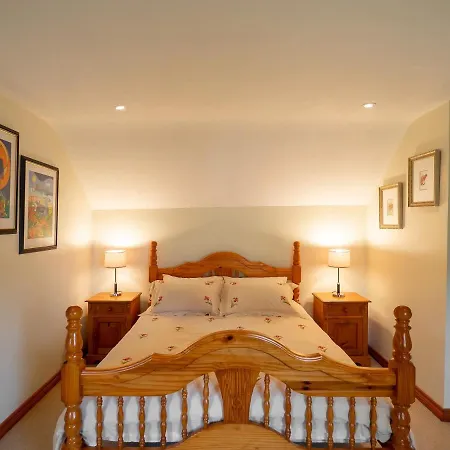 Cannute House * Canower