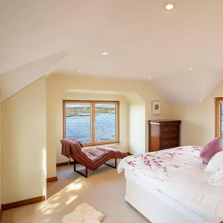 Cannute House * Canower
